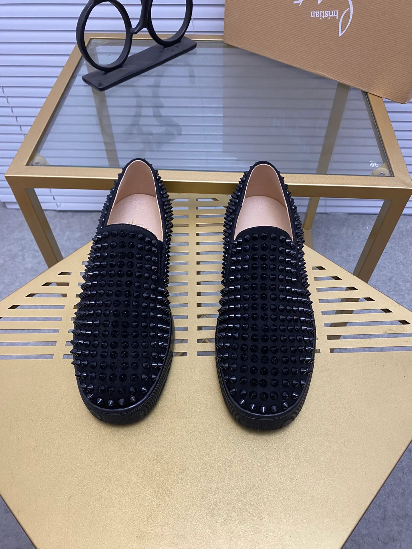 Ex-factory price 440. christian louboutin (CL red sole shoes) counter nail series, high-top casual sneakers for couples 📢 📢 📢 Exclusive hot style release 🎈🎈💪 Movable latex feet 👻 Finished outsole stitching line [satisfied] 😝Female 35-40# Male 38#-46, global supply😝 [Top version]: Original imported cowhide upper, top original leather lining, original molded TPU outsole, original 1:1 detail processing, original shoe last, large quantities in stock, rest assured as shown above